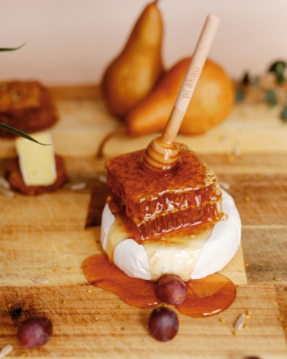 Pi akau Honey | Honeycomb - milk + honey