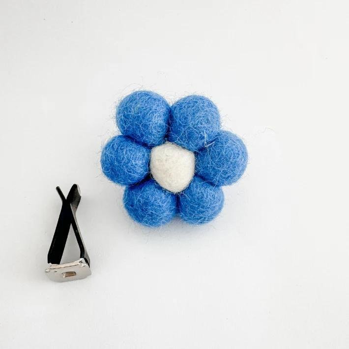 Store 17 | Daisy Car Clip On Diffuser - milk + honey