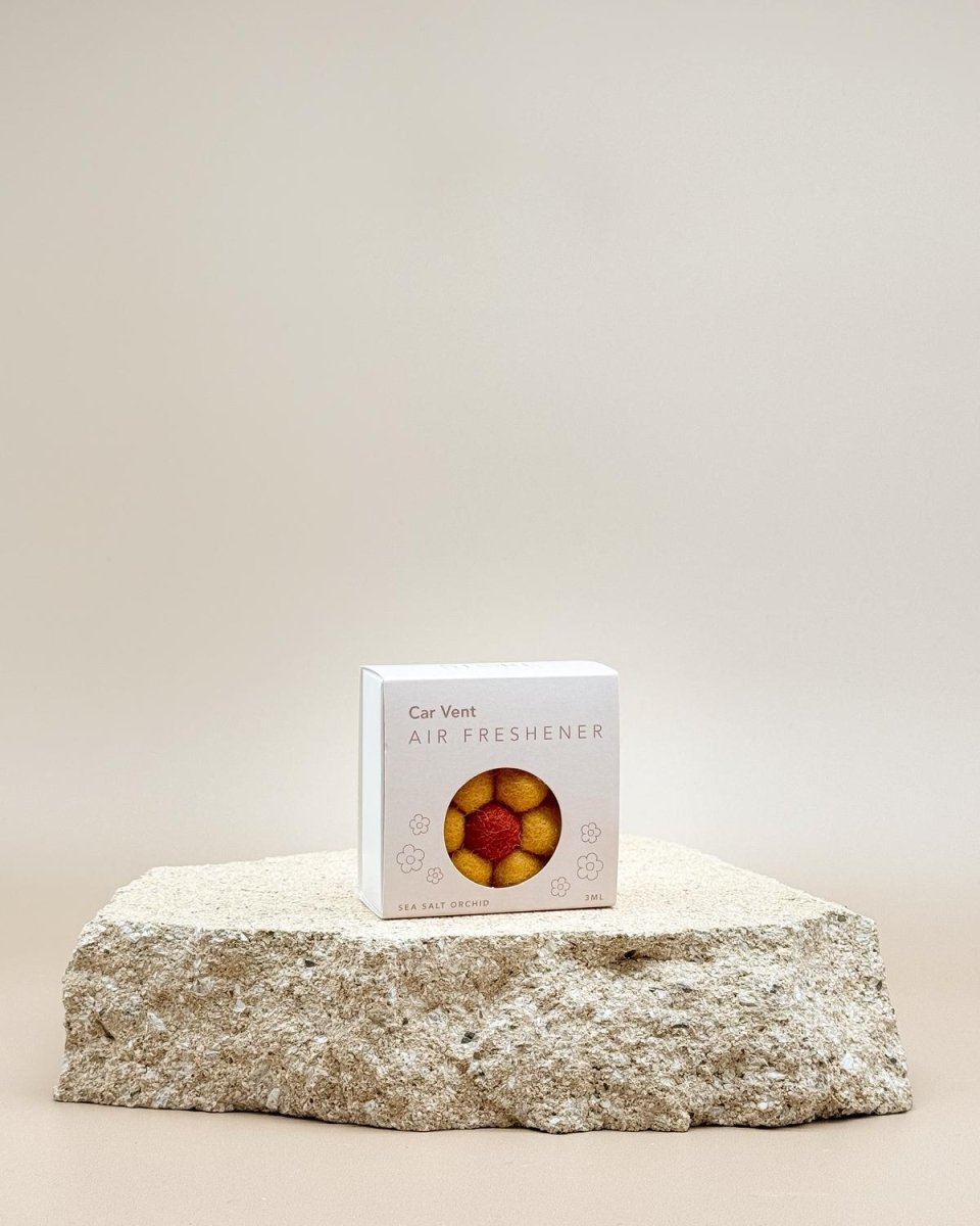 Store 17 | Daisy Car Clip On Diffuser - milk + honey