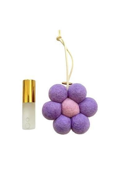 Store 17 | Christchurch | Daisy Hanging Air Freshener - milk + honey
