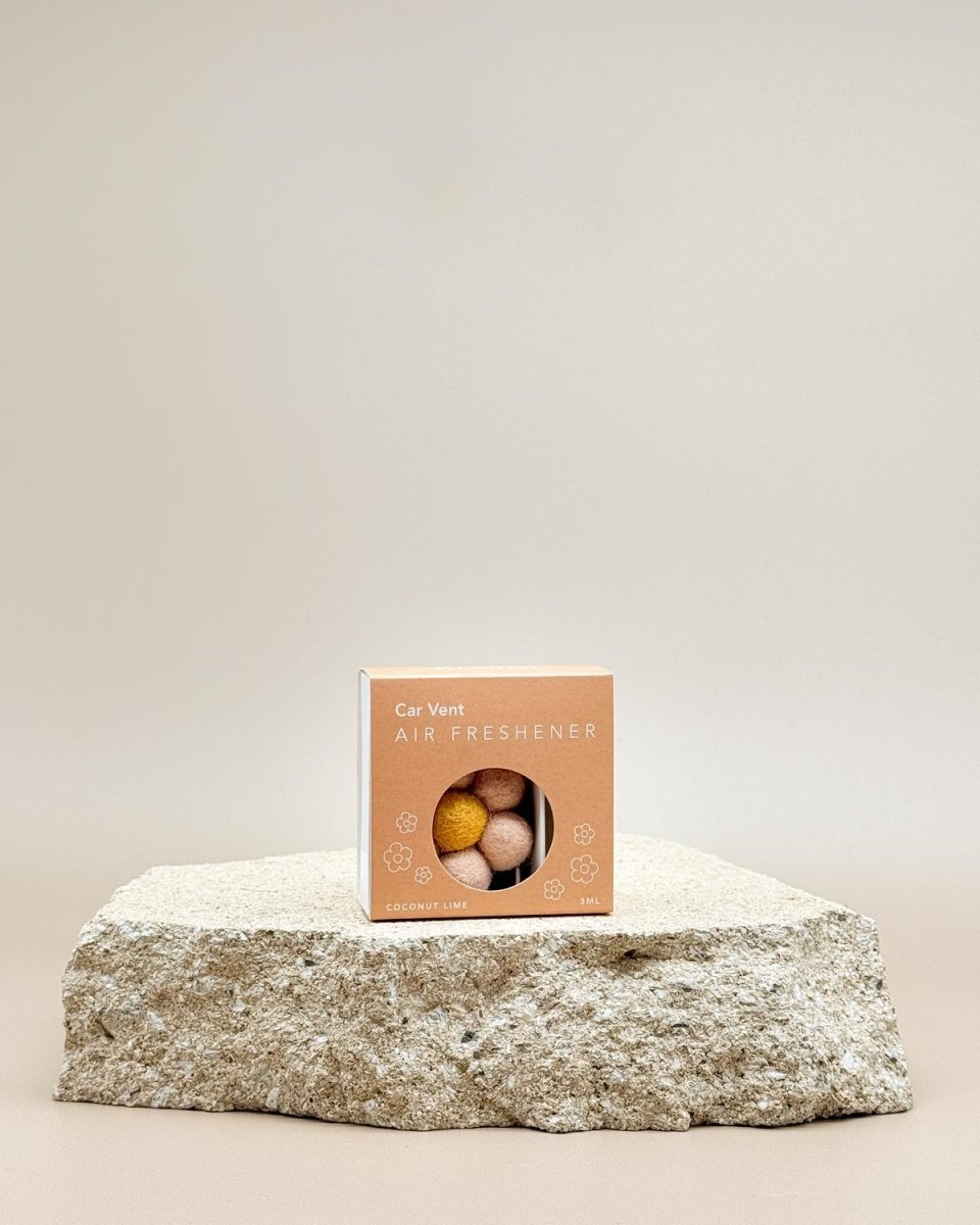 Store 17 | Daisy Car Clip On Diffuser - milk + honey